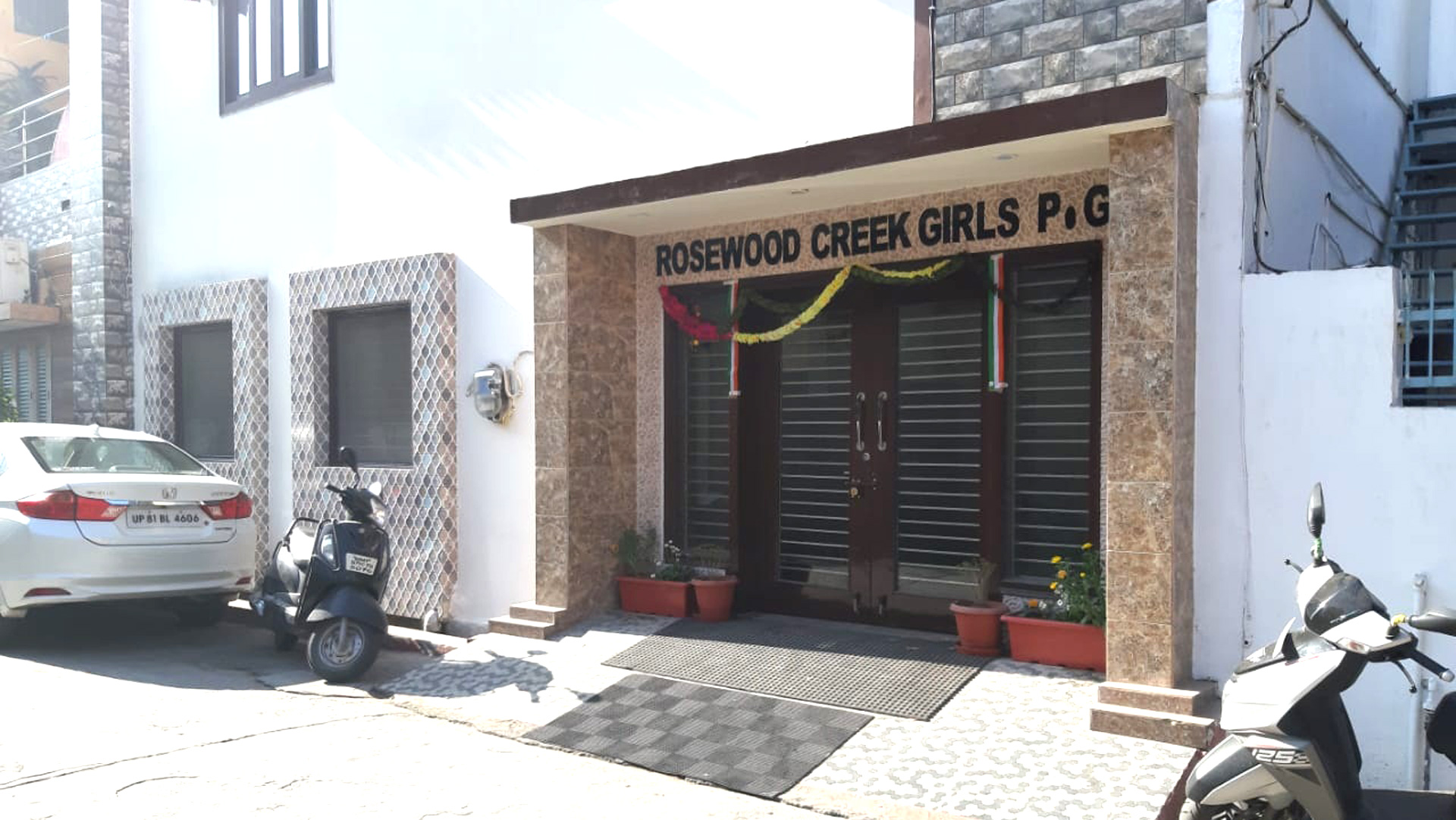 rosewood creek girls pg in aligarh